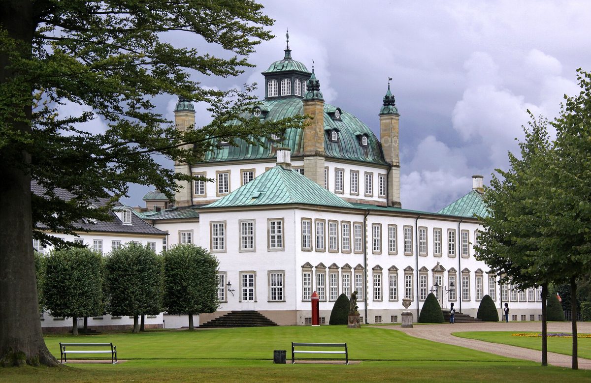 Fredensborg Palace from the garden